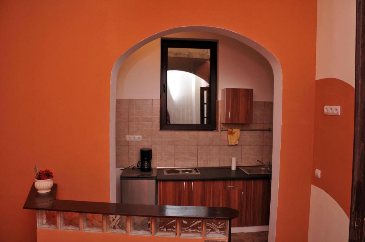 Motor House Unirii Hotel Bukares Bagian luar foto